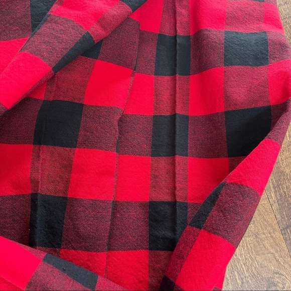NWOT red & black checkered tablecloth - Picture 4 of 4